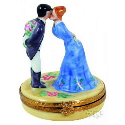 Artoria Kissing Couple Limoges Box